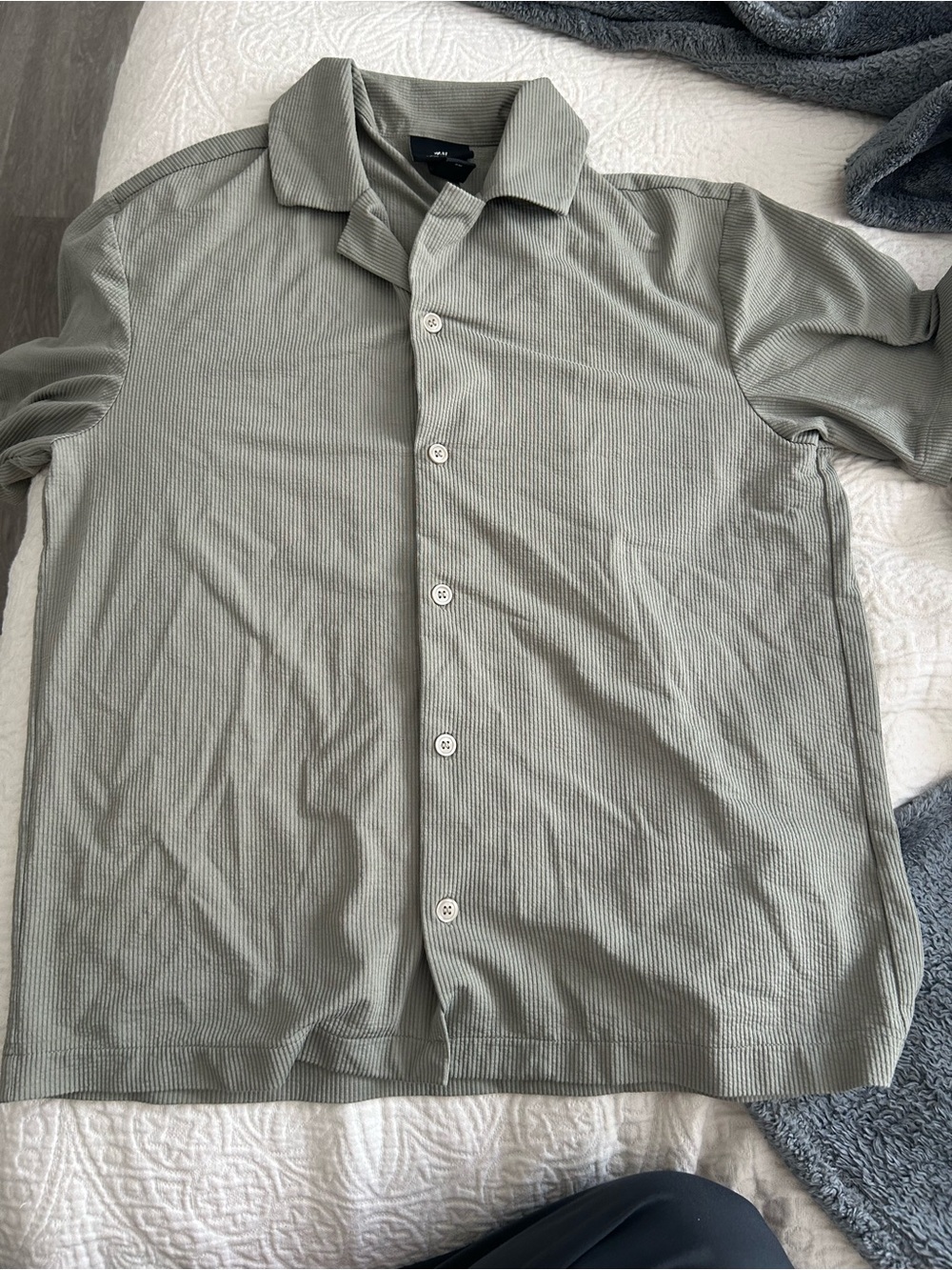 H&M Men's Button-Front Shirt  in Sage